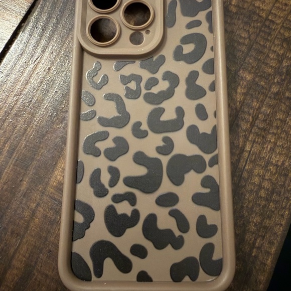 Multiple iPhone 15 Pro Max cases - Picture 4 of 6
